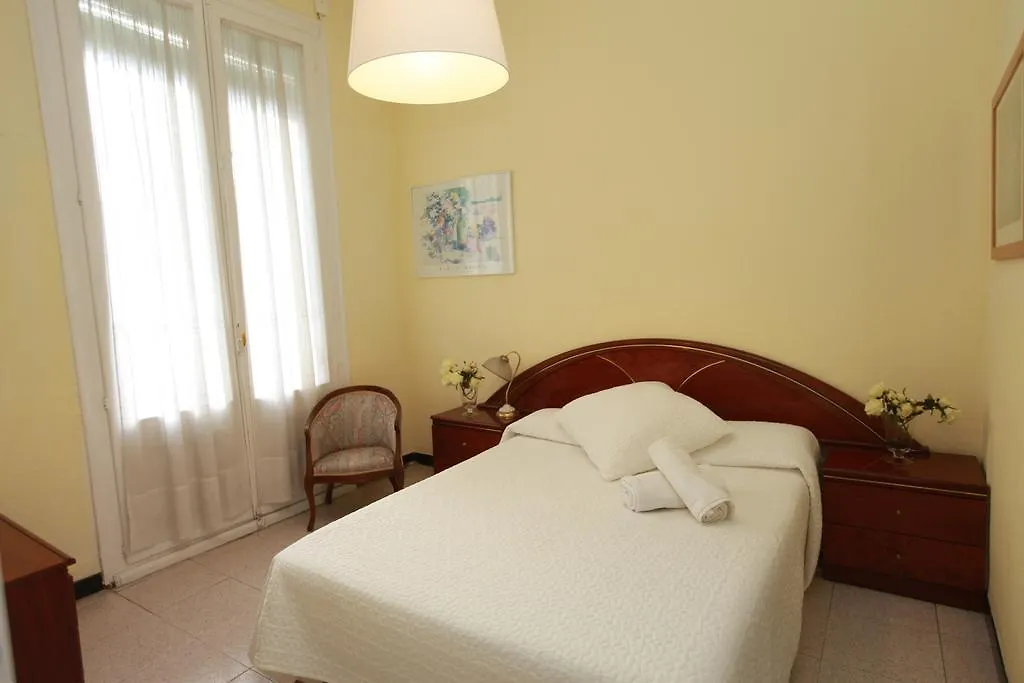 Konukevi Pension La Calma Barselona